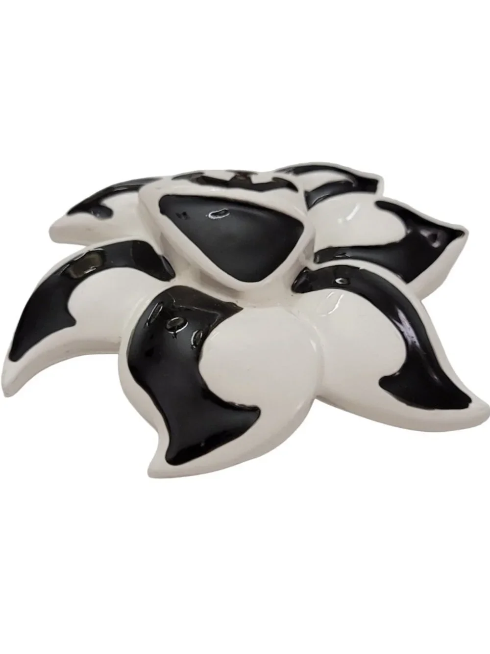 Signed D.L. Black White Modernist Molded Flower Brooch Pin K631